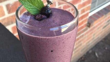 Superfood Berry-Green Smoothie