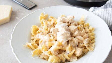 Slow Cooker Chicken Alfredo