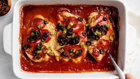 Pizza Chicken Is Our New Favorite One-Pan Weeknight Dinner Casserole