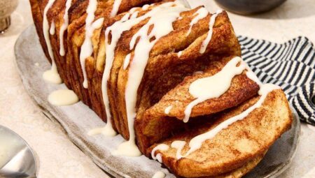 Cinnamon Roll Pull-Apart Toast