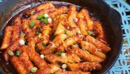 Tteokbokki (Korean Spicy Rice Cakes)