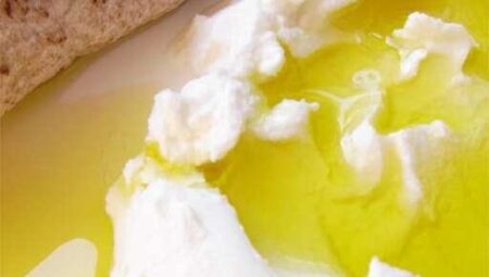 Labneh (Lebanese Cream Cheese)