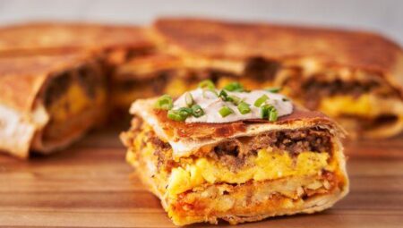 Breakfast Crunchwrap Casserole