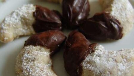 Viennese Crescent Holiday Cookies