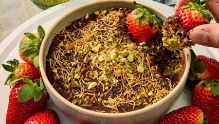 Dubai Chocolate Strawberry Dip