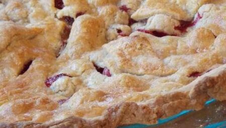 Mom’s Apple Cranberry Pie